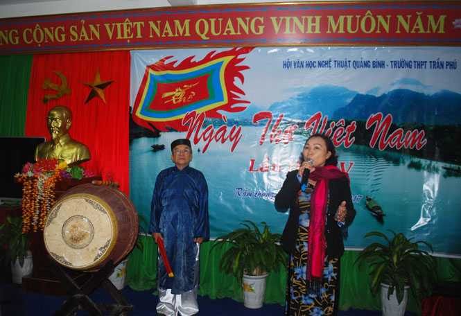 Ca sĩ Ái Luyến trình bày bài thơ “Nguyên tiêu”của Chủ tịch Hồ Chí Minh
