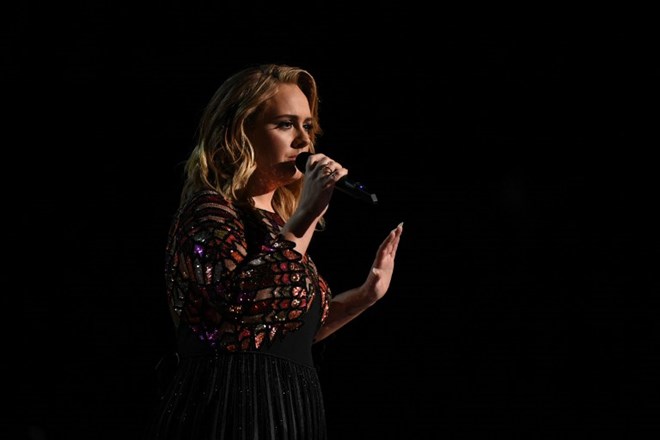 Adele trình diễn ca khúc 'Hello