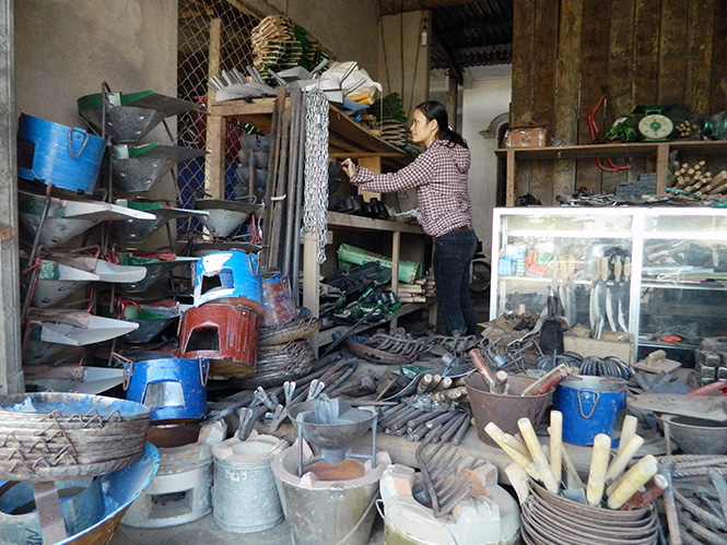 Cửa hàng giới thiệu và bày bán các sản phẩm truyền thống của làng nghề cơ khí rèn đúc Nhân Hòa, xã Quảng Hoà.