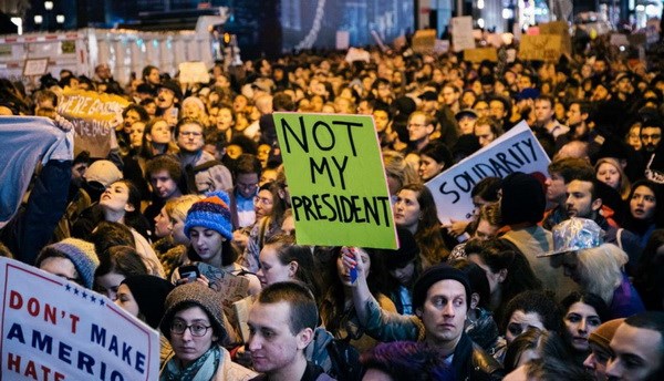 Người dân Mỹ biểu tình phản đối Tổng thống Trump. (Nguồn: EPA)