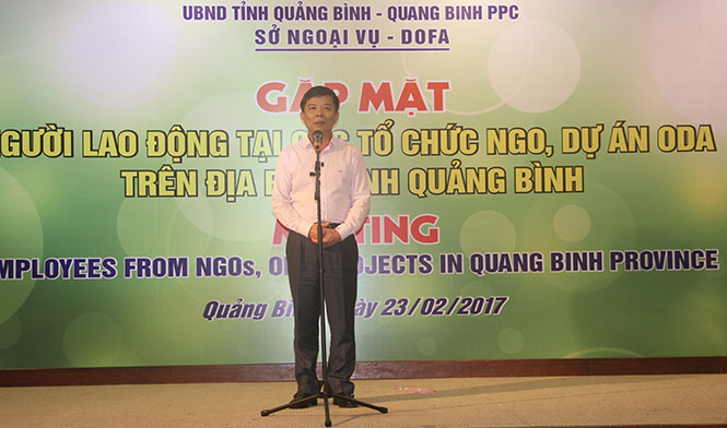 Đồng chí Nguyễn Hữu Hoài, Phó Bí thư Tỉnh ủy, Chủ tịch UBND tỉnh phát biểu tại buổi gặp mặt