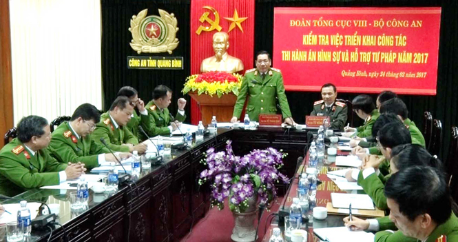 Đồng chí Trung tướng Hồ Thanh Đình, Phó tổng Cục trưởng Tổng cục VIII, Bộ Công an phát biểu tại buổi làm việc.