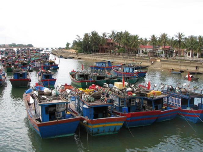 Nhiều tàu cá Đức Trạch đang phải “tá túc” ở xã Bảo Ninh, TP. Đồng Hới sau mỗi chuyến đi biển về.
