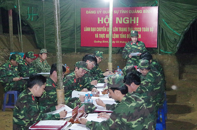 Đảng ủy Quân sự tỉnh tổ chức hội nghị lãnh đạo chuyển LLVT lên trạng thái SSCĐ toàn bộ và thực hiện lệnh tổng động viên.