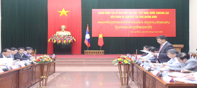 Đồng chí Nguyễn Hữu Hoài, Phó Bí thư Tỉnh ủy, Chủ tịch UBND tỉnh phát biểu tại buổi làm việc.