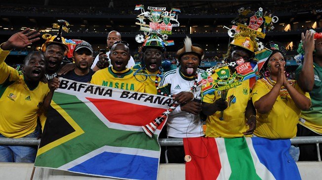  Các CĐV Nam Phi ăn mừng chiến tích của đội nhà. Ảnh: FIFA