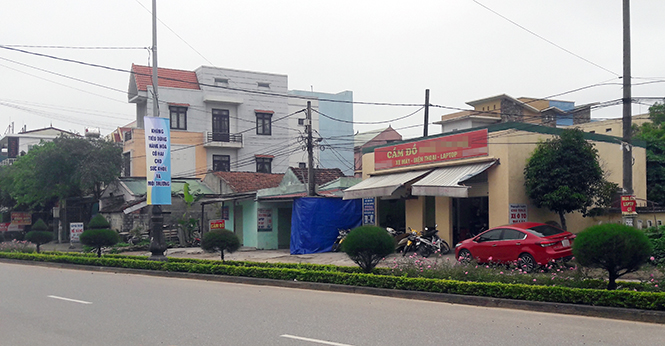 Trên tuyến đường Nguyễn Hữu Cảnh, TP.Đồng Hới có rất nhiều tiệm cầm đồ đang hoạt động.