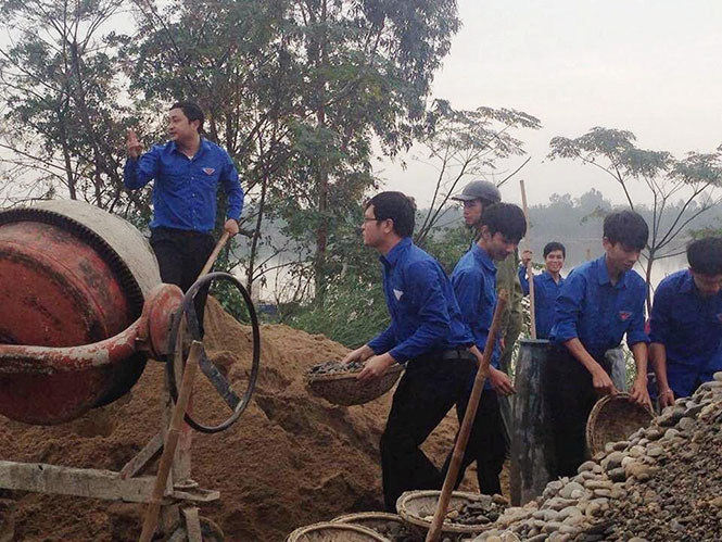 Tuổi trẻ xã Duy Ninh ra quân thực hiện công trình thanh niên.