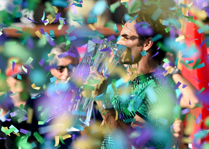 Federer ăn mừng chức vô địch. Ảnh: REUTERS