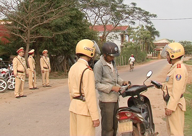 Lực lượng CSGT Công an huyện Quảng Trạch tăng cường tuần tra, kiểm soát tại các tuyến đường giao thông nông thôn.