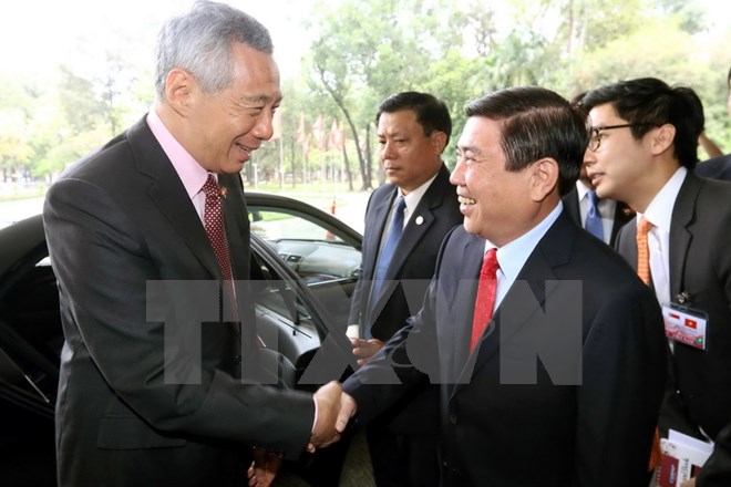 Chủ tịch Ủy ban Nhân dân Thành phố Hồ Chí Minh Nguyễn Thành Phong đón, hội kiến Thủ tướng Singapore Lý Hiển Long. (Ảnh: Thanh Vũ/TTXVN)