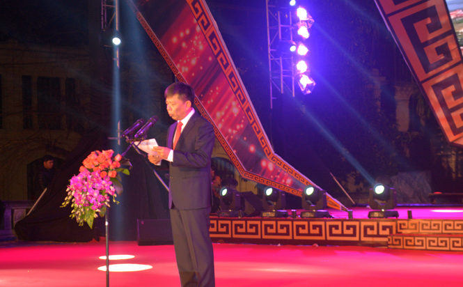 Đồng chí Nguyễn Hữu Hoài, Phó Bí thư Tỉnh ủy, Chủ tịch UBND tỉnh phát biểu tại buổi lễ.