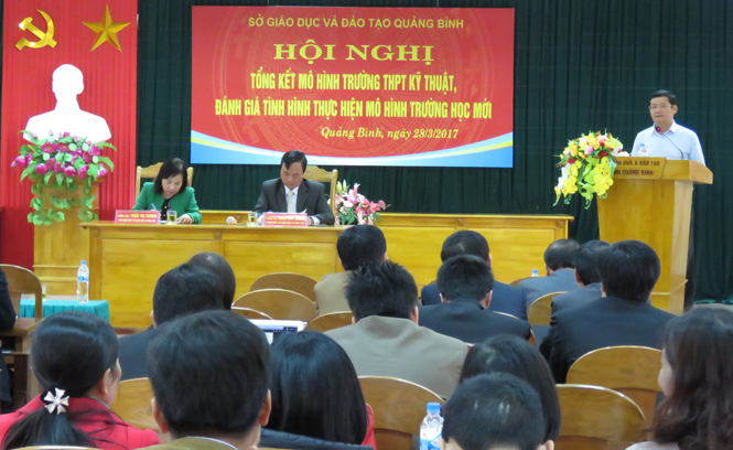 Đồng chí Trần Tiến Dũng, Tỉnh ủy viên, Phó Chủ tịch UBND tỉnh phát biểu chỉ đạo tại hội nghị.