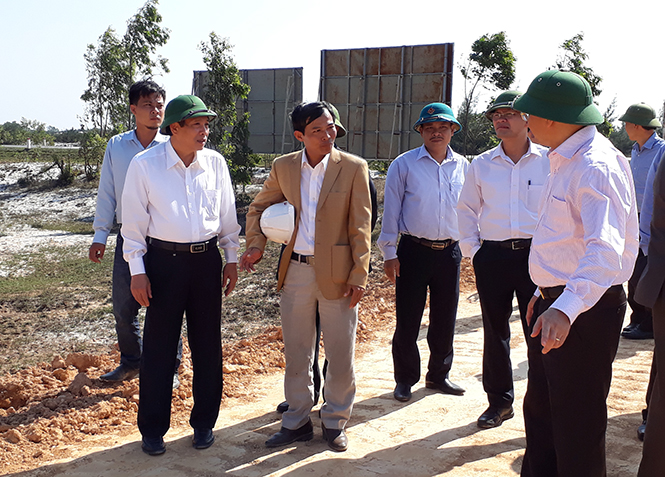 Đồng chí Bí thư Tỉnh ủy Hoàng Đăng Quang, kiểm tra tiến độ dự án Quần thể Resort, biệt thự nghỉ dưỡng và giải trí cao cấp FLC tại huyện Quảng Ninh.