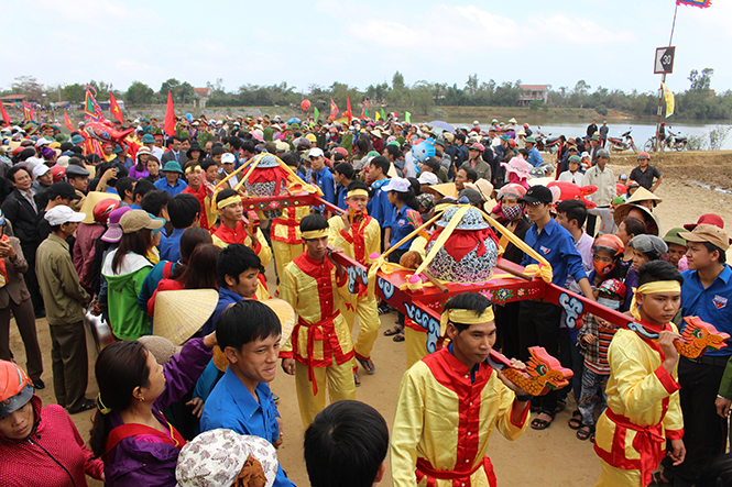 Rước nước nằm trong chuỗi các hoạt động Lễ hội Di tích cấp Quốc gia Chùa Hoằng Phúc.