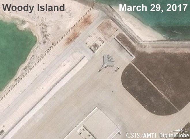 Hình ảnh máy bay Trung Quốc trên đảo Phú Lâm (Nguồn: Reuters)