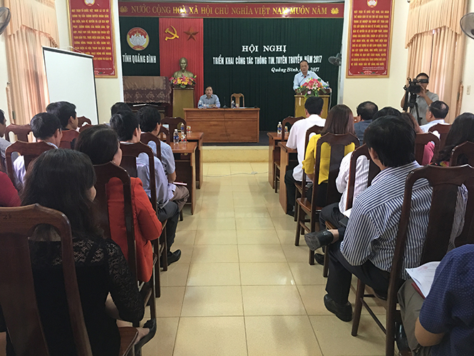Đồng chí Trần Văn Tuân, Ủy viên Ban Thường vụ Tỉnh ủy, Chủ tịch Ủy ban MTTQVN tỉnh phát biểu chỉ đạo tại hội nghị.