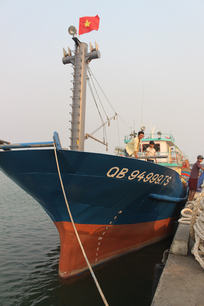 Tàu vỏ sắt đầu tiên của huyện Quảng Ninh đóng mới theo Nghị định 67 của Chính phủ
