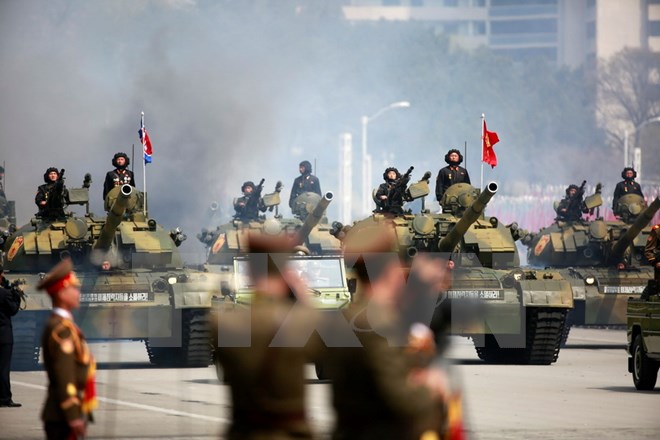 Binh sỹ quân đội Triều Tiên tham gia lễ diễu binh kỷ niệm 105 ngày sinh cố Chủ tịch Kim Nhật Thành tại Bình Nhưỡng ngày 15-4. (Nguồn: EPA/TTXVN)