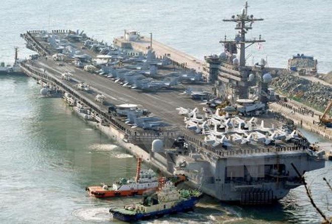 Tàu USS Carl Vinson tới cảng Busan, Hàn Quốc ngày 15-3. (Nguồn: Kyodo/TTXVN)