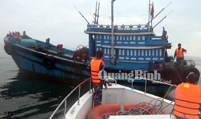 Tàu đánh cá vi phạm bị Hải đội 2 BĐBP Quảng Bình bắt giữ và xử lý.