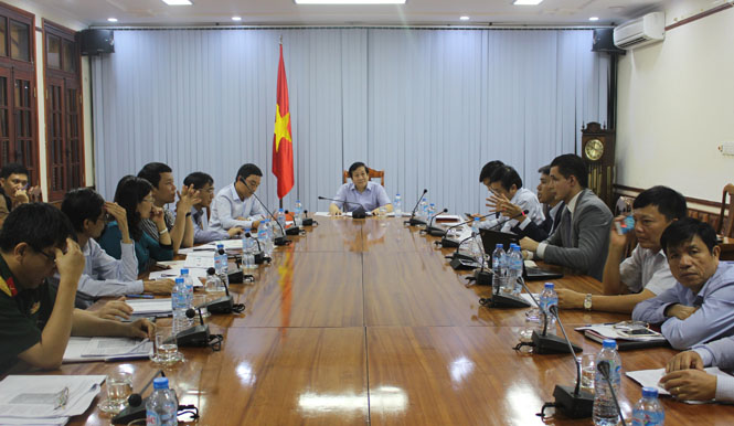 Đồng chí Nguyễn Xuân Quang, Ủy viên Thường vụ Tỉnh ủy, Phó Chủ tịch Thường trực UBND tỉnh chủ trì buổi làm việc. 