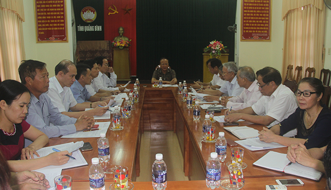 Đồng chí Trần Văn Tuân, Ủy viên Ban Thường vụ Tỉnh ủy, Chủ tịch Ủy ban MTTQVN tỉnh chủ trì buổi làm việc.