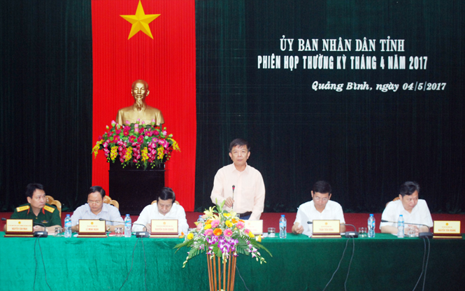 Đồng chí Nguyễn Hữu Hoài, Phó Bí thư Tỉnh ủy,Chủ tịch UBND tỉnh phát biểu tại hội nghị.