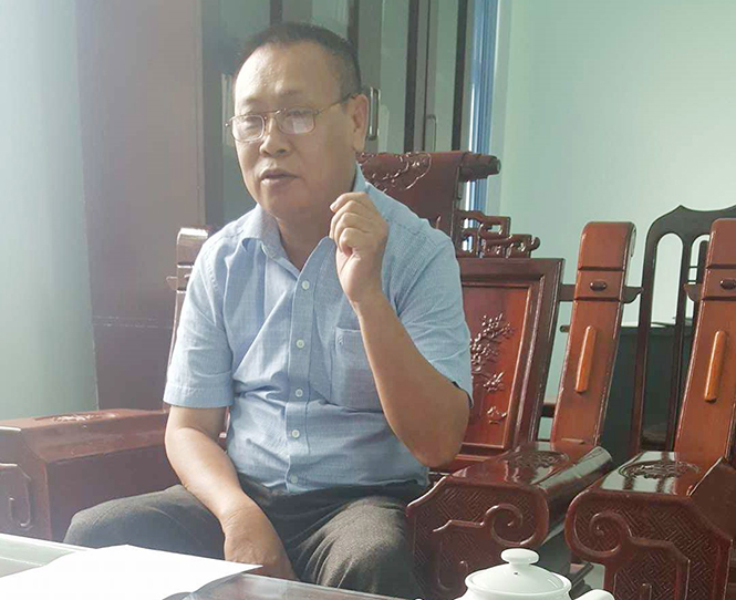 Ông Lê Văn Cư, Giám đốc Trung tâm Y tế huyện Bố Trạch trong cuộc làm việc với phóng viên.