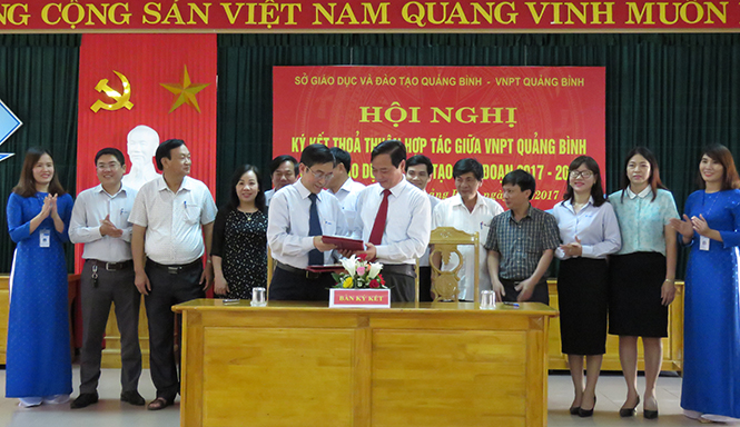 Lễ ký kết hợp tác giữa VNPT Quảng Bình với Sở Giáo dục và Đào tạo giai đoạn 2017-2022.          