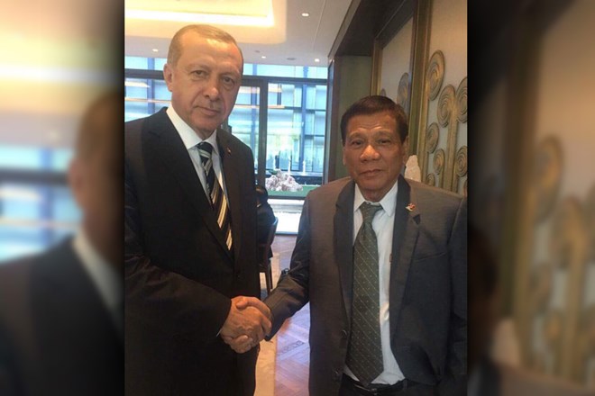 Tổng thống Thổ Nhĩ Kỳ Recep Tayyip Erdogan (trái) và Tổng thống Philippines Rodrigo Duterte. (Nguồn: ABS-CBN News)