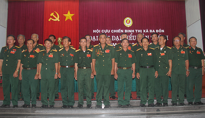  Ban Chấp hành Hội CCB thị xã Ba Đồn khóa VI, nhiệm kỳ 2017-2022 ra mắt đại hội.
