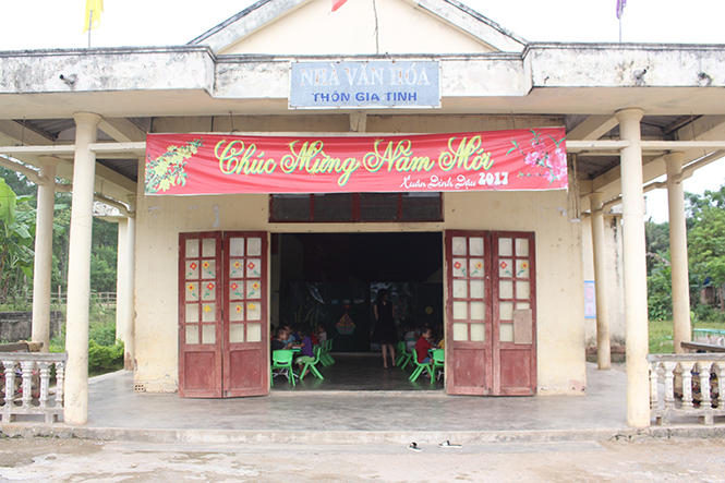 Nhà văn hóa thôn Gia Tịnh là nơi có hai lớp mầm non đang “mượn” làm phòng học.