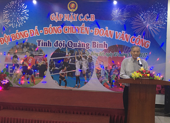 Đồng chí Trần Sự, nguyên Chỉ huy trưởng Bộ chỉ huy Quân sự tỉnh Quảng Bình phát biểu tại buổi gặp mặt