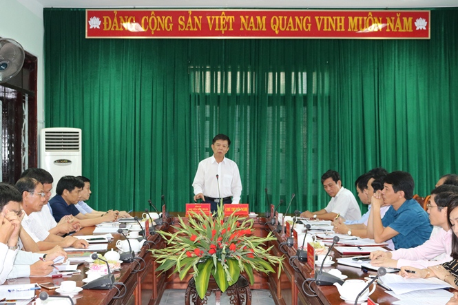  Đồng chí  Nguyễn Hữu Hoài, Phó Bí thư Tỉnh ủy, Chủ tịch UBND tỉnh phát biểu kết luận tại buổi làm việc với UBND thành phố Đồng Hới