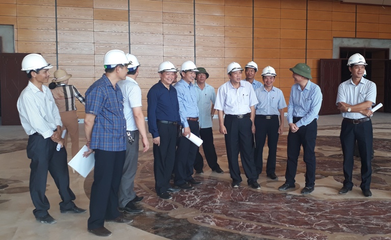 Đồng chí Bí thư Tỉnh ủy Hoàng Đăng Quang kiểm tra công trình Trung tâm văn hóa tỉnh