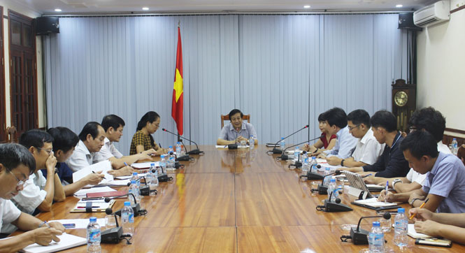  Đồng chí Nguyễn Xuân Quang, Ủy viên Ban Thường vụ Tỉnh ủy, Phó Chủ tịch Thường trực UBND tỉnh chủ trì buổi làm việc.