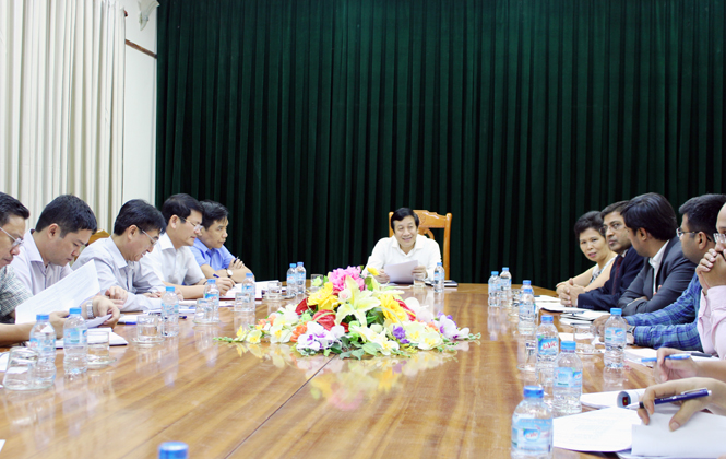 Đồng chí Nguyễn Xuân Quang, Ủy viên Thường vụ Tỉnh ủy, Phó Chủ tịch Thường trực UBND tỉnh chủ trì buổi làm việc.