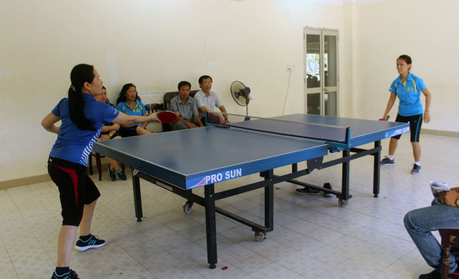 Trận đấu cân tài cân sức giữa hai VĐV Thu Hiền và Kiều Oanh.