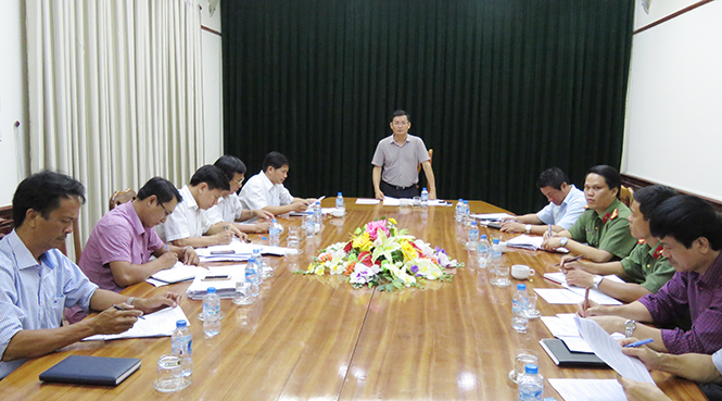 Ảnh 1 : Đồng chí Phó Chủ tịch UBND tỉnh, Trưởng ban Chỉ đạo các ngày lễ lớn tỉnh Trần Tiến Dũng kết luận buổi làm việc.