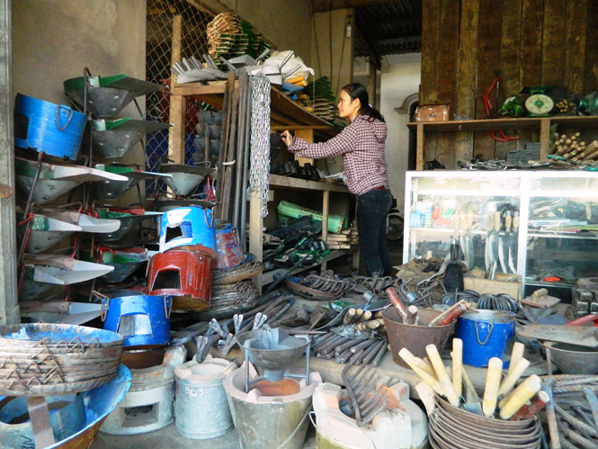 Các sản phẩm truyền thống được sản xuất từ làng nghề cơ khí rèn đúc Nhân Hoà, xã Quảng Hoà, thị xã Ba Đồn