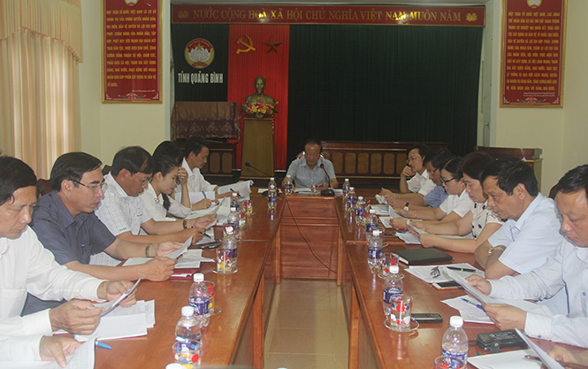 Đồng chí Trần Văn Tuân, Ủy viên Ban Thường vụ Tỉnh ủy, Chủ tịch Ủy ban MTTQVN tỉnh chủ trì hội nghị.