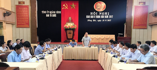 Đồng chí Trần Xuân Vinh, Uỷ viên Ban Thường vụ Tỉnh uỷ, Trưởng Ban Tổ chức Tỉnh ủy phát biểu kết luận hội nghị