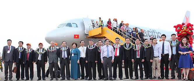 Quảng Bình chào đón những vị khách đầu tiên của đường bay Cát Bi-Đồng Hới. Ảnh: Lê Mai