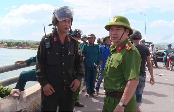 Đại diện lãnh đạo Công an tỉnh chỉ đạo công tác bảo đảm ANTT tại thị xã Ba Đồn.