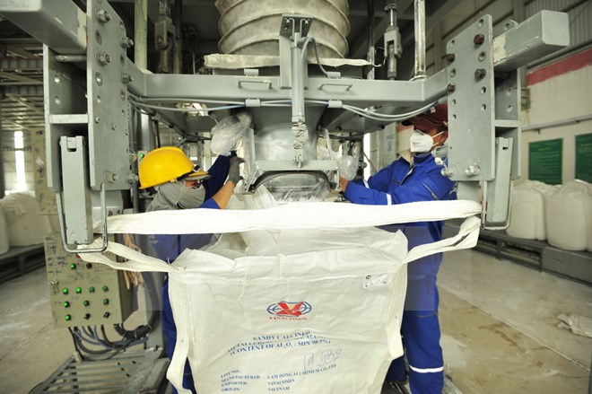 Sản phẩm tinh quặng alumin được sản xuất và đóng bao theo một quy trình hiện đại và nghiêm ngặt tại nhà máy bauxite-nhôm Lâm Đồng. (Ảnh: Trọng Đạt/TTXVN)