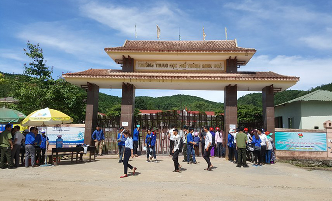 Ngày thi đầu tiên tại điểm thi Trường THPT Minh Hoá.