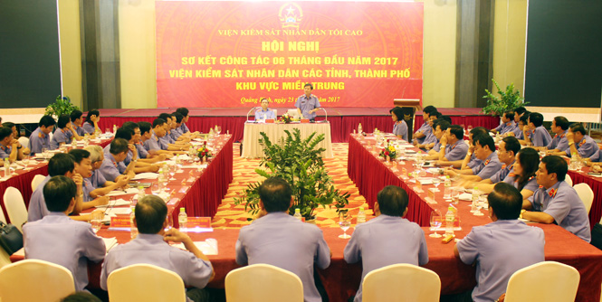 Đồng chí Lê Minh Trí, Ủy viên Trung ương Đảng, Viện trưởng VKSND Tối cao phát biểu chỉ đạo hội nghị.