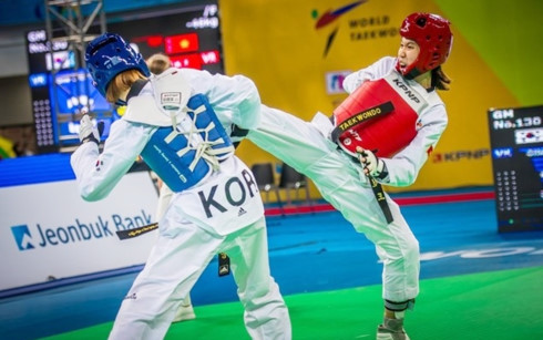  Kim Tuyền (giáp đỏ) giành HCB đầu tiên cho Taekwondo Việt Nam ở giải thế giới. (Ảnh: Inside the Game)