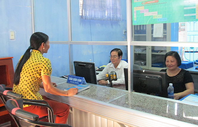 Chi cục Thuế huyện Quảng Ninh tạo mọi điều kiện để các doanh nghiệp trên địa bàn hoàn thành nghĩa vụ nộp thuế.